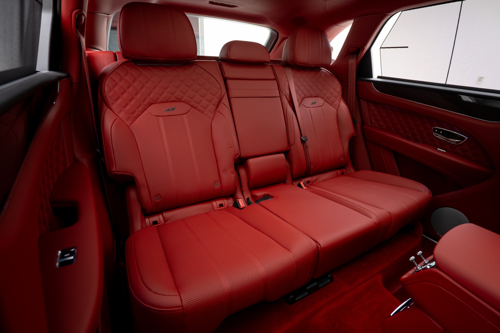 2023 BENTLEY BENTAYGA S | HIGH SPEC | DIAMOND QUILT LEATHER | REAR ENTERTAINMENT | CARBON INTERIORS